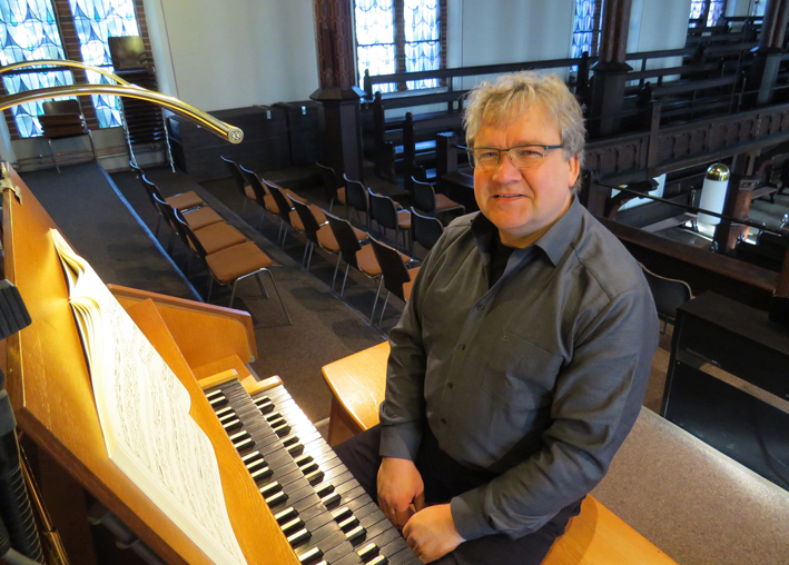 Kirchenmusiker Thomas Dieker wirkt seit Mai als Organist in der Dreifaltigkeitskirche und der Thomaskirche und leitet die Kantorei Erle in der Christus-Kirchengemeinde Buer. FOTO: PRIVAT