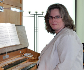 Als C-Musikerin spielt Katja Faubel bei Taufen, Trauungen und Hochzeiten auf der Orgel. Die alten Kirchenlieder, wünscht sich die Presbyterin, sollten schon Kindergartenkindern näher gebracht werden.