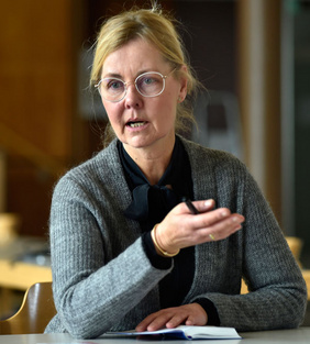 Pfarrerin Andrea Hellmann hofft, bald einen Erinnerungsgottesdienst für die verstorbenen Heimbewohner des AWO-Seniorenzentrums anbieten zu können. FOTOS: CORNELIA FISCHER