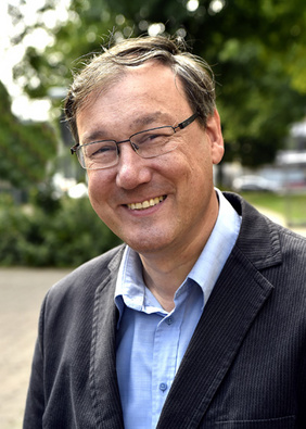 Berufsschulpfarrer Andreas Dombrowski gibt Auskunft über den Berufsalltag. Er unterrichtet Evangelische Religion am Eduard-Spranger-Berufskolleg. PHOTO: CORNELIA FISCHER