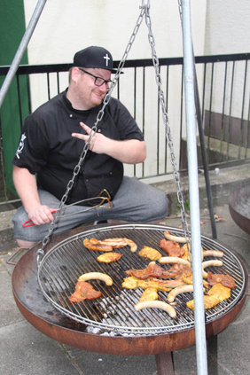 Gutes vom Grill gehörte zu diesem Feiertag natürlich auch dazu. FOTOS: JOHANNA EGGERS
