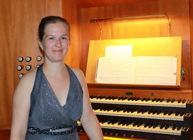 Linda Sítková schätzt die Orgel der Altstadtkirche mit ihren „schönen romantischen Farben“. FOTO: MAXIMILIAN WIESCHER