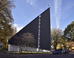 Das Kirchengebäude aus den 1960er Jahren ist als ein Big Beautiful Building der Nachkriegszeit ausgezeichnet worden. FOTOS: CORNELIA FISCHER