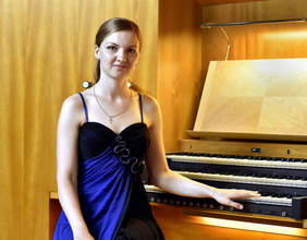 Anastasia Kovbyk erzeugte abwechslungsreiche Klangbilder an der Orgel der Evangelischen Altstadtkirche.