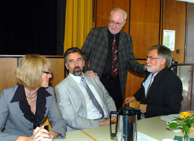 Die Superintendenten des Gestaltungsraumes (von links) Reiner Rimkus (Herne) Rüdiger Höcker (Gelsenkirchen und Wattenscheid) und Peter Scheffler (Bochum) mit der neuen Sozialdezernentin der Stadt Gelsenkirchen, Karin Welge. FOTOS: CORNELIA FISCHER