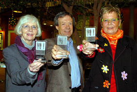 Angelika Stegmann (links), Helmut Niemeier und Silvia Reichert wurden für ihr ehrenamtliches Engagement ausgezeichnet. FOTO: CORNELIA FISCHER