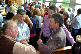 Auf die Beratungen zu „Familien heute“ stimmten sich die Synodalen in Gesprächsrunden über ihre eigene Familiensituation ein.