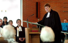 Dr. Johanna Will-Armstrong hielt die Festpredigt zum 50-jährigen Bestehen der Matthäuskirche in Buer-Middelich.