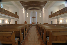 Beim Wiederaufbau 1955 konnten die tragenden Säulen der Emporen aus den Trümmern der Kirche von 1911 in den neuen Kirchsaal eingebracht werden. Im Jahr 2000 wurde die Heßlerkirche grundlegend erneuert und erhielt u.a. einen neuen Innenanstrich.