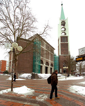 Die Altstadtkirche mit ihrem originellen Turm ist ein Wahrzeichen der Stadt Gelsenkirchen. Spenden für den Erhalt werden dankbar angenommen. FOTOS: CORNELIA FISCHER