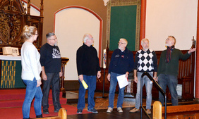 Noch fehlen Kulisse, Musik und Kostüme, doch die Gelsenkirchener Laiendarsteller proben mit viel Elan und Engagement für die Passionsspiele im nächsten Jahr. FOTO: FRAUKE HAARDT-RADZIK