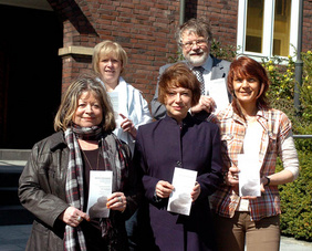 Bieten häuslichen Entlastungsdienst an: (von links) Elke Lüning-Makschin (Koordinatorin des Entlastungsdienstes in Bulmke), Michaela Lukas, Pfarrerin Dr. Zuzanna Hanussek, Pfarrer Ernst Udo Metz und Claudia Scharmann. FOTO: CORNELIA FISCHER