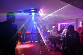 Ruhrdax-Erfolg: Die neue Lichtshow in der Disco der Evangelischen Jugend Rotthausen begeisterte alle Besucherinnen und Besucher der Eröffnungsfeier. PHOTO: CORNELIA FISCHER