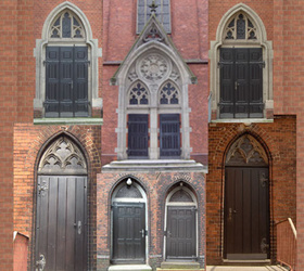 Türen rund um die Nicolai-Kirche