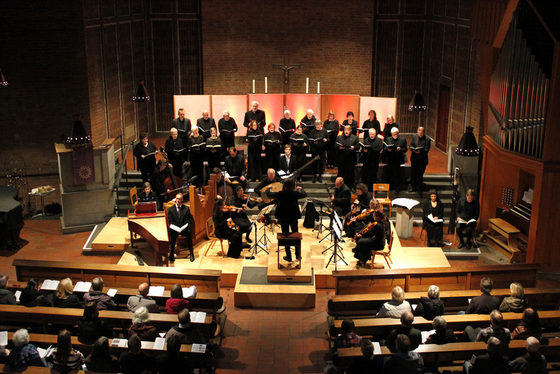 Das Barockorchester Le Chardon und die Gelsenkirchener Kantorei unter Leitung von Jens-Martin Ludwig gaben ein berührendes Konzert für das Publikum in der gut gefüllten Altstadtkirche. FOTO: M.WIESCHER