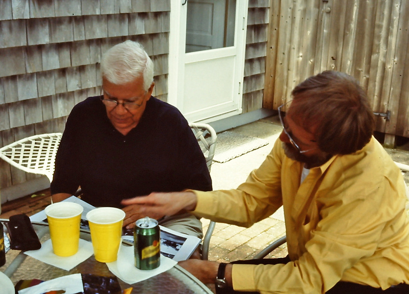 Besuch aus der alten Heimat: Ed Silverberg (links) und Pastor Willi Everding (rechts) tauschten sich 1998 in den USA auch über die Heimatstadt Gelsenkirchen aus. FOTO: W. EVERDING