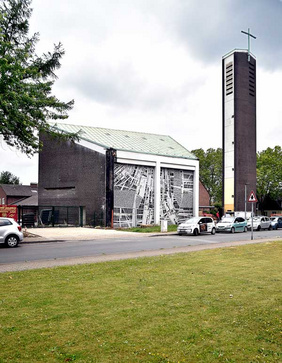 Die Paul-Gerhardt-Kirche wurde 1967 eingeweiht und 2006 entwidmet. Auf dem Gelände stehen auch ein ehemaliges Gemeindehaus und ein ehemaliger Kindergarten. FOTOS: CORNELIA FISCHER