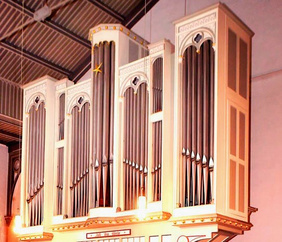 Wechselnde Organisten, abwechslungsreiches Programm: Mit einer Orgelnacht begann der Geburtstagsreigen zum 40-jährigen Jubiläum der Muhleisen-Orgel in der Friedenskirche in Wattenscheid.