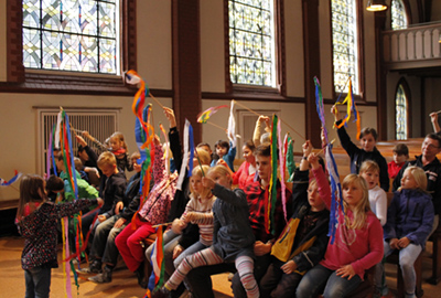 In der Kinderbibelwoche lernten rund 60 Kids spielerisch Geschichten über den Propheten Elia kennen. FOTO: MAXIMILIAN WIESCHER