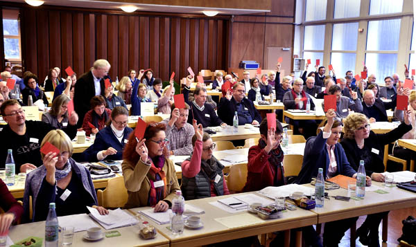 103 Stimmberechtigte gehören zur Kreissynode des Evangelischen Kirchenkreises Gelsenkirchen und Wattenscheid. 83 waren bei der Feststellung der Beschlussfähigkeit um 14.30 Uhr dabei. 