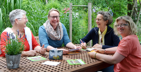 Hannelore Schneider, Marielle Reuter, Regine Rudat-Krebs und Susanne Hahn (v. links) bilden das fröhliche Besuchsteam der Trinitatis – Kirchengemeinde. FOTO: FRAUKE HAARDT-RADZIK