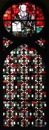 Glasfenster des Altarraums: Mose.